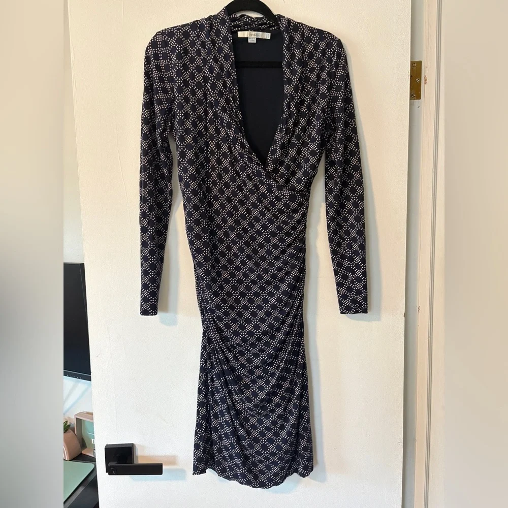 Elegant Navy Patterned Dress - Picture 2 of 11